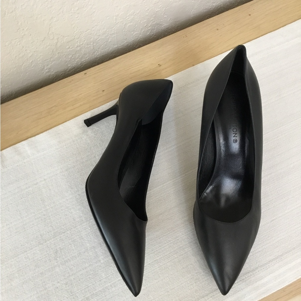 LOUIS VUITTON Black Smooth Leather Uniformes Pumps Size 40